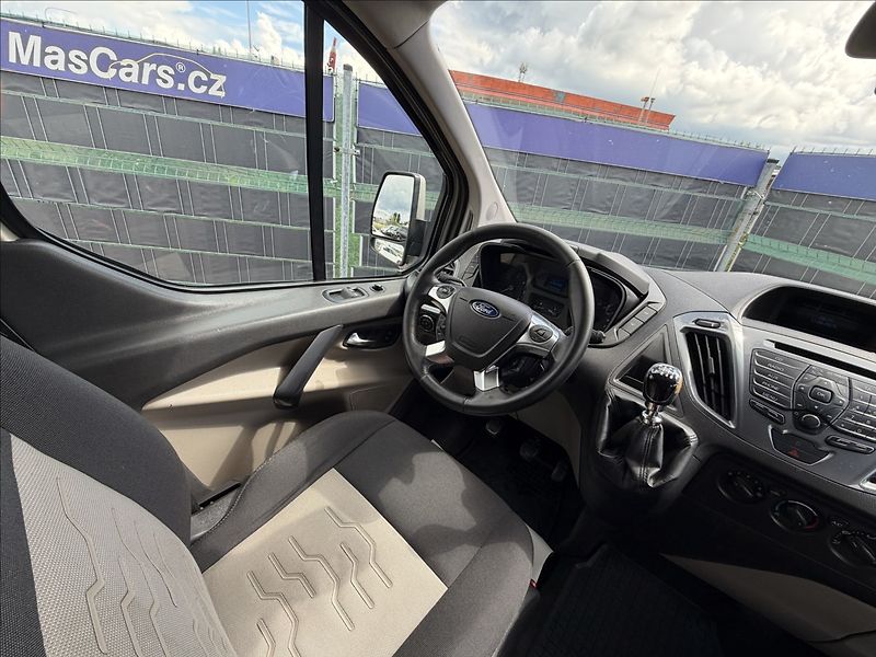 Ford Tourneo Custom 2.2 TDCi Titanium 8míst - fotka 9 z 22