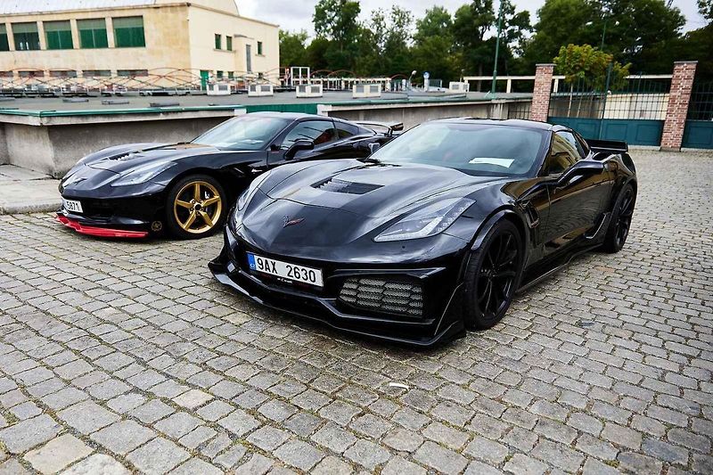 Americké automobily Corvette na 21. ročníku tradičního srazu v areálu Plzeňského Prazdroje.