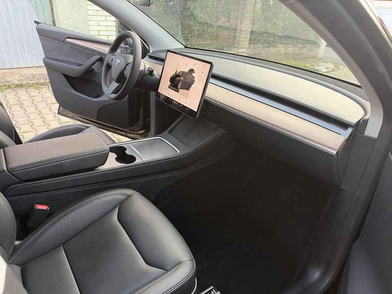 Tesla Model Y DUAL MOTOR-LONG RANGE-TAŽNÉ- - fotka 14 z 19