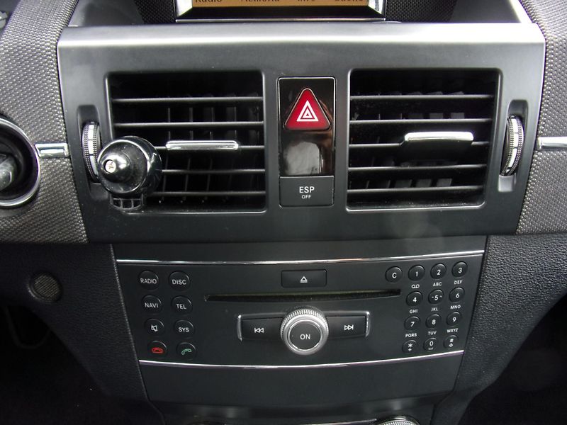 Mercedes-Benz GLK (2009) 350 CDI V6 4MATIC TEMP AC - fotka 23 z 36