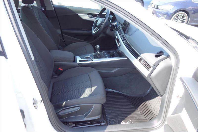 Audi A4 2,0 TDi, ČR, 1 MAJ., SERV. KN. - fotka 11 z 39