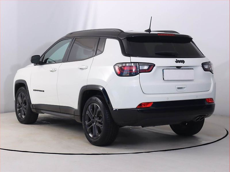 Jeep Compass (2022) 1.3 T-GDI, Automat, Serv.kniha - fotka 4 z 23