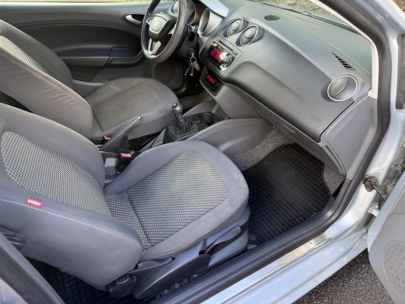 Seat Ibiza 1,4i AUT. KLIMATIZACE - fotka 11 z 20