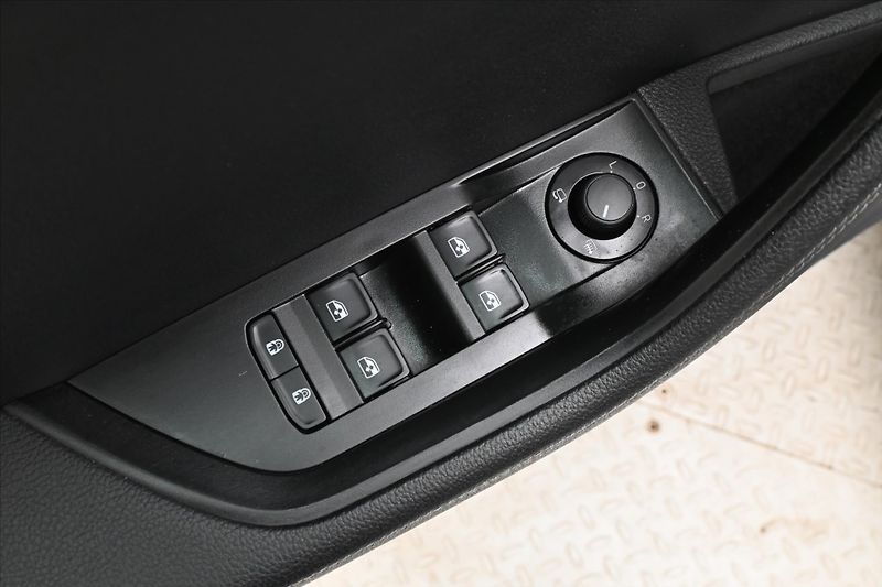 Škoda Superb 1,4 TSI iV 160 kW DSG Style Zá - fotka 26 z 33