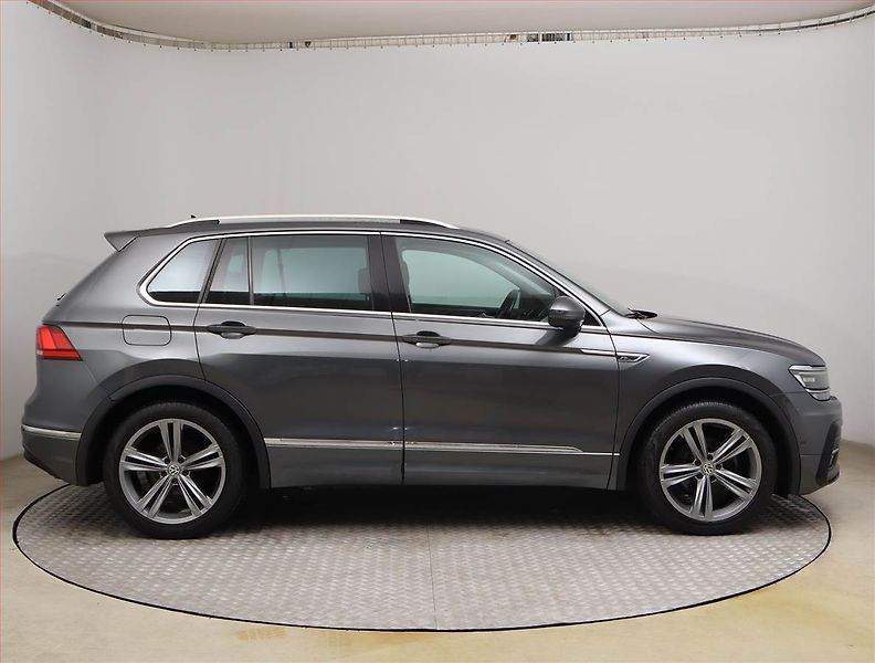 Volkswagen Tiguan (2020) R-Line 1.5 TSI - fotka 6 z 23