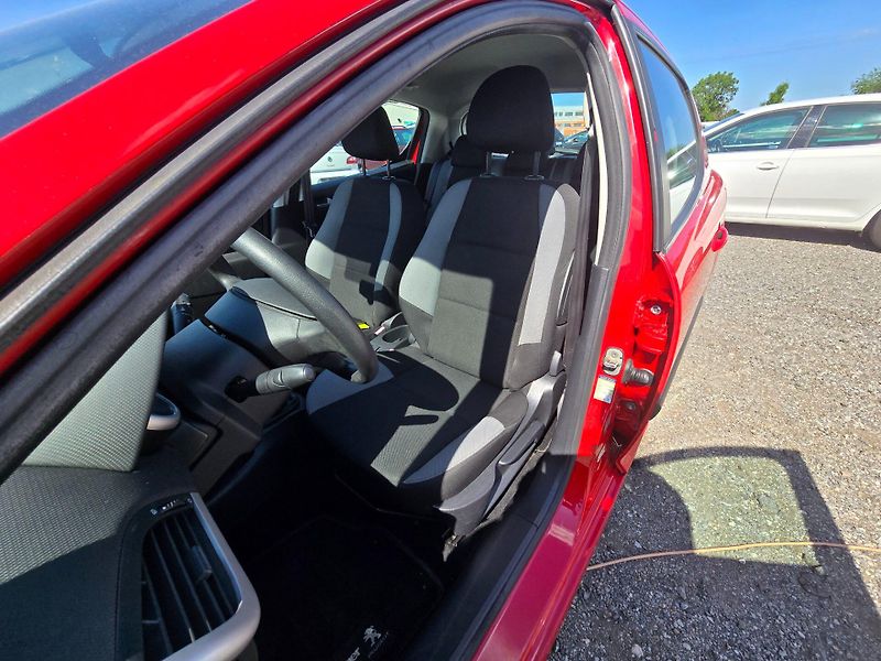 Peugeot 207 (2009) 1.4 i VT klima nová STK - fotka 10 z 23