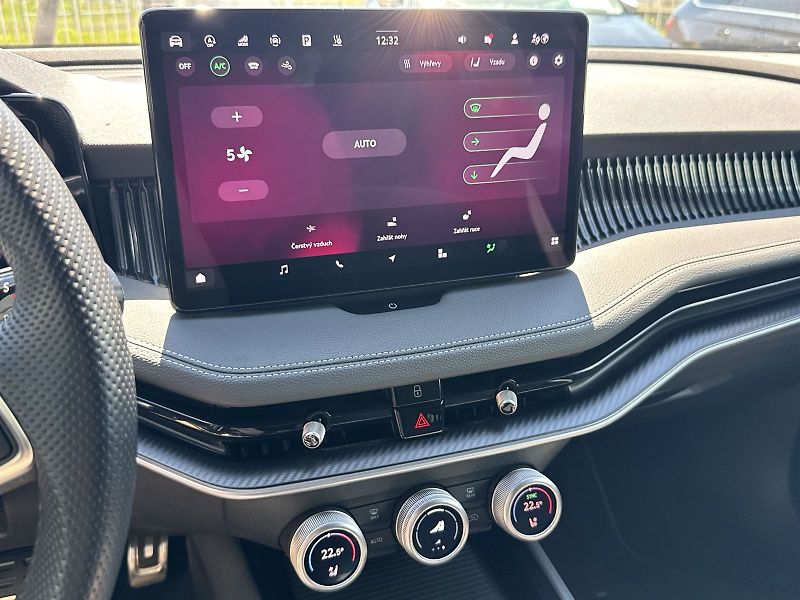 Škoda Superb (2025) 2.0 TSI 4x4 DSG Sportline - fotka 25 z 36