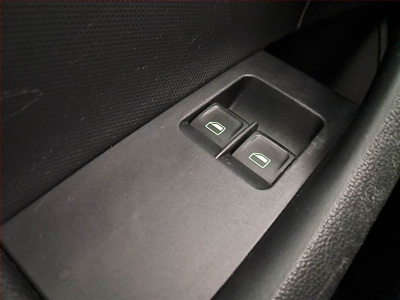 Škoda Rapid (2014) Spaceback 1.2 TSI - fotka 15 z 16