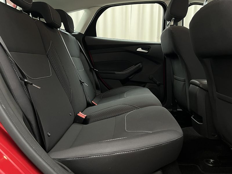 Ford Focus 1.5 ECOBOOST MAN 1. maj. - fotka 18 z 36