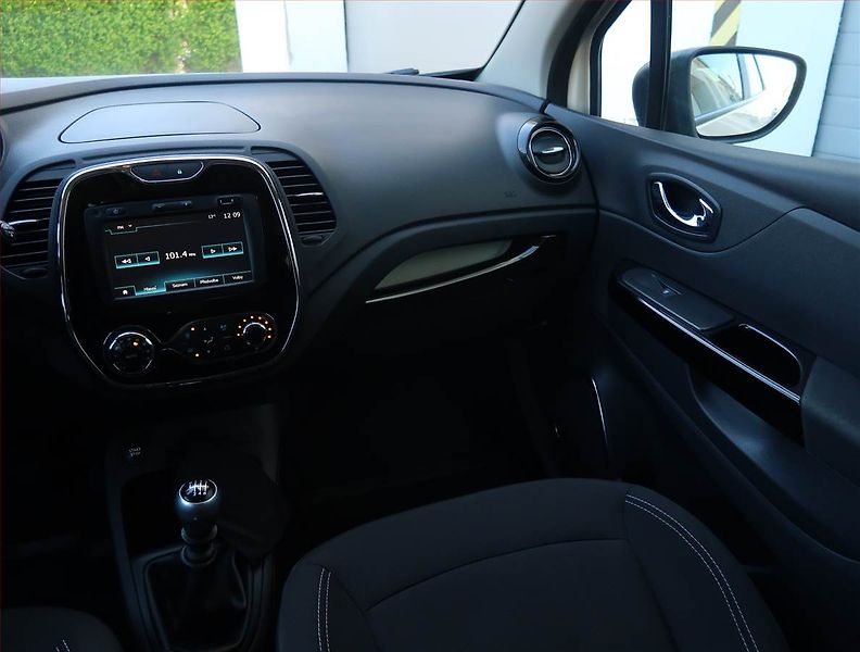 Renault Captur (2017) Limited 1.2 TCe, Serv.kniha - fotka 8 z 19
