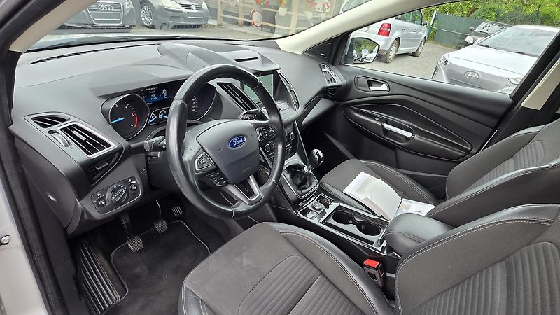 Ford Kuga 2.0TDCIi TITANIUM  110KW 1MAJ. - fotka 27 z 43