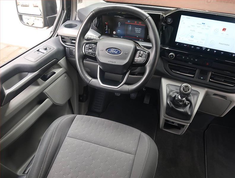 Ford Tourneo Custom (2024) Titanium 2.0 EcoBlue, ČR, 1Maj - fotka 7 z 21