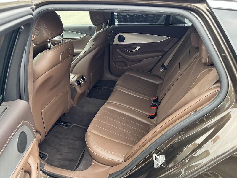 Mercedes-Benz Třídy E - fotka 7 z 14
