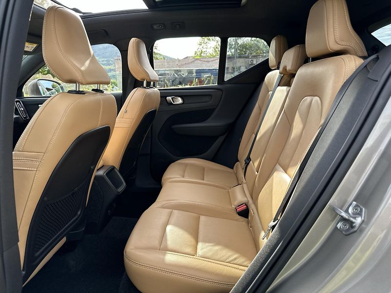 Volvo XC40 (2020) D3|Ins|Pano|Kam|Kůže|Tažné|Top - fotka 10 z 16