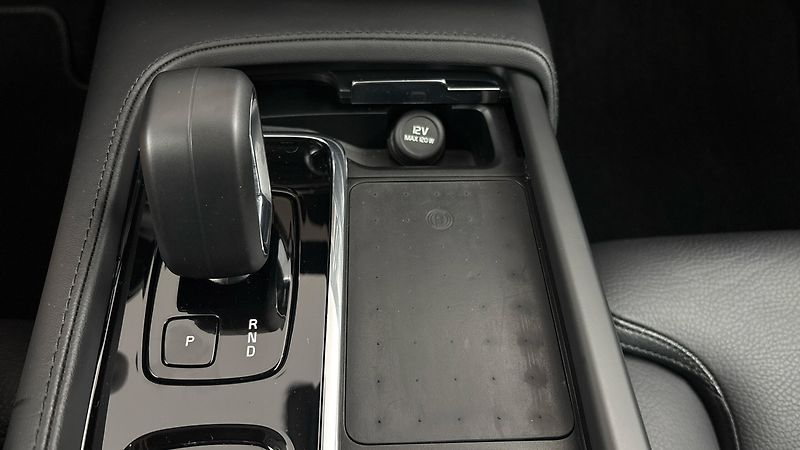 Volvo V90 2.0 B5 AUT Plus Dark - fotka 26 z 31