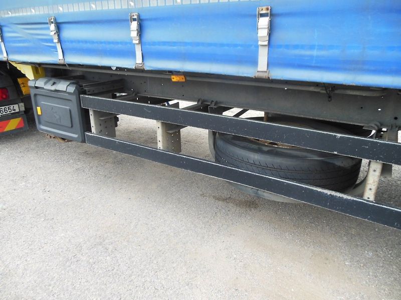 Schmitz SCS 24/L, Zvedací náprava - fotka 9 z 19