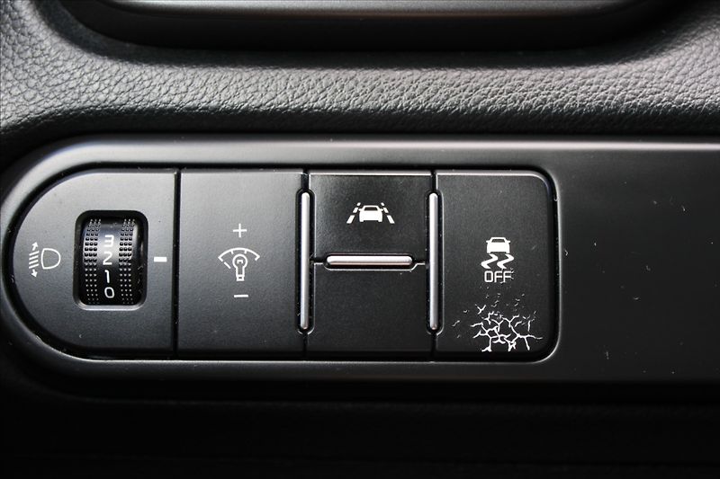 Kia Ceed 1,6 CRDi  NOVÉ V ČR,1.MAJ,DPH - fotka 17 z 25