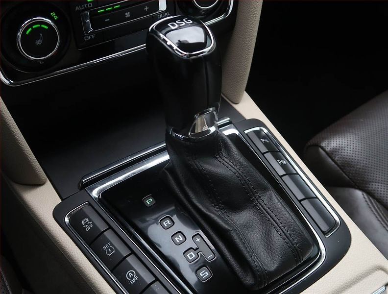 Škoda Superb (2013) Elegance 2.0 TDI, Automat - fotka 13 z 23