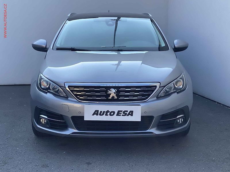 Peugeot 308 (2018) 1.5 HDi, Allure, panor, navi - fotka 2 z 18