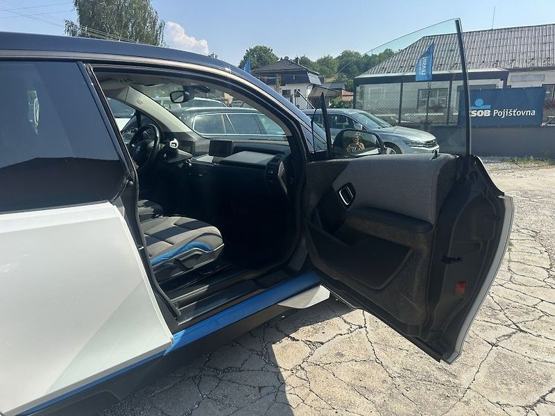 BMW i3 (2021) 120Ah 42,2 kWh - fotka 23 z 26