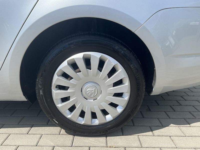 Škoda Octavia (2014) 1,6TDi CR 77kW AMBITION - fotka 32 z 33