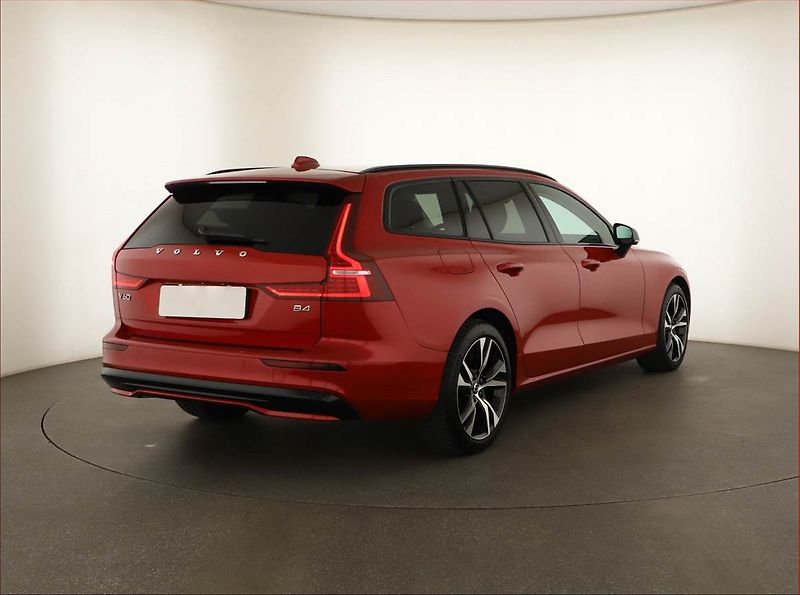 Volvo V60 (2024) B4 - fotka 5 z 17