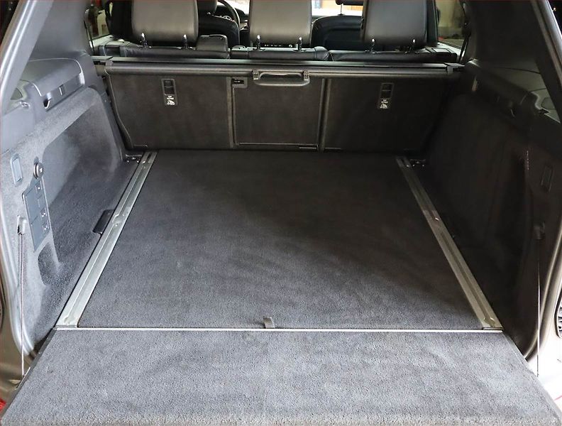 Land Rover Discovery (2018) 3.0 Td6 - fotka 14 z 26
