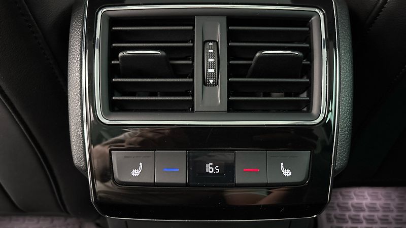 Škoda Superb 2.0 TSI DSG 4x4 Scout Combi - fotka 23 z 32