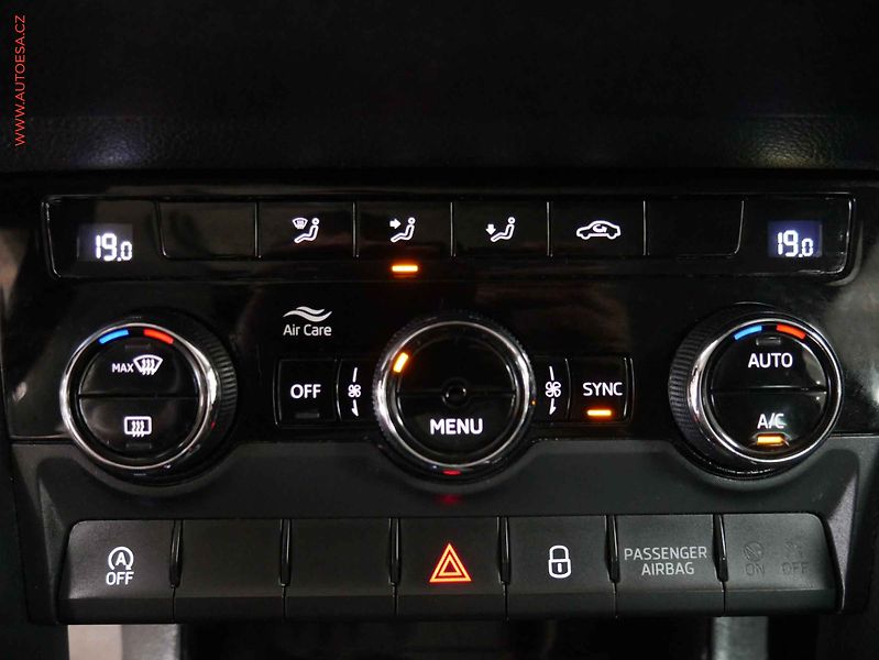 Škoda Karoq (2018) 1.6 TDi, Style, DSG, kůže - fotka 17 z 22