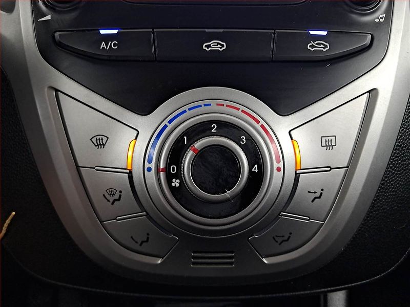 Hyundai ix20 (2013) 1.6 CVVT - fotka 13 z 16