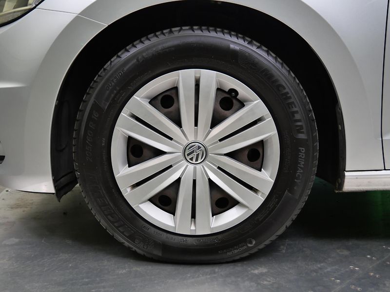 Volkswagen Touran - fotka 10 z 21