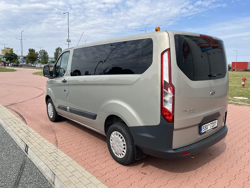 Ford Transit Custom 2.2 TDCi 9 míst - fotka 7 z 27