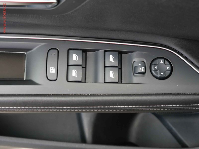 Peugeot 5008 (2018) 2.0HDi, AT, LED, kamera - fotka 13 z 28