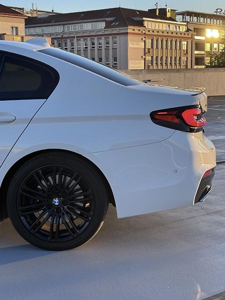 BMW Řada 5 (2018) - fotka 7 z 41