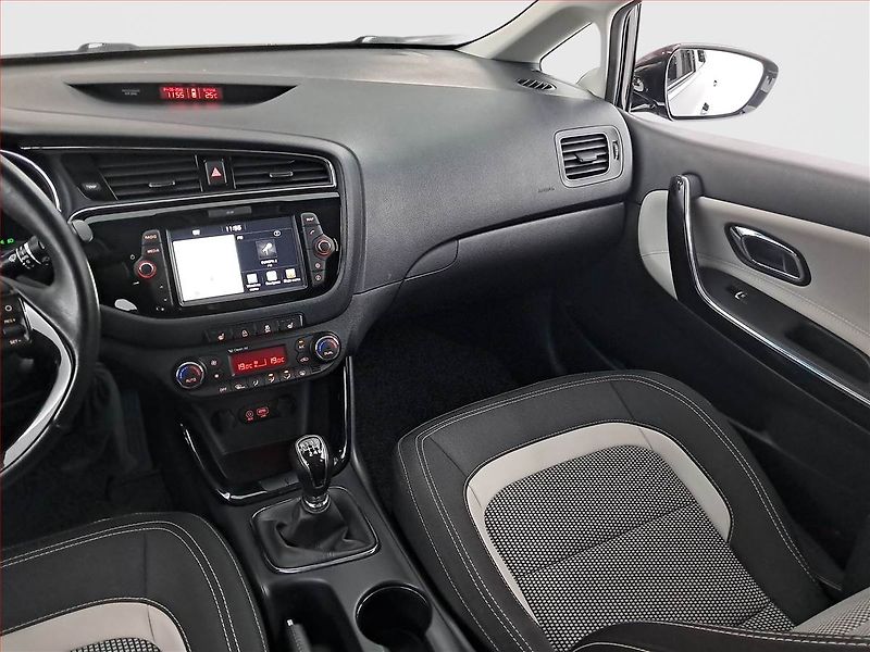 Kia Ceed (2017) 1.6 GDI, Serv.kniha, Navi - fotka 8 z 20