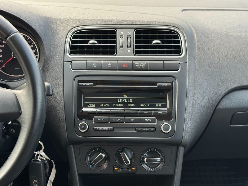 Volkswagen Polo (2012) Comfortline 1.2i 44kW - fotka 19 z 36