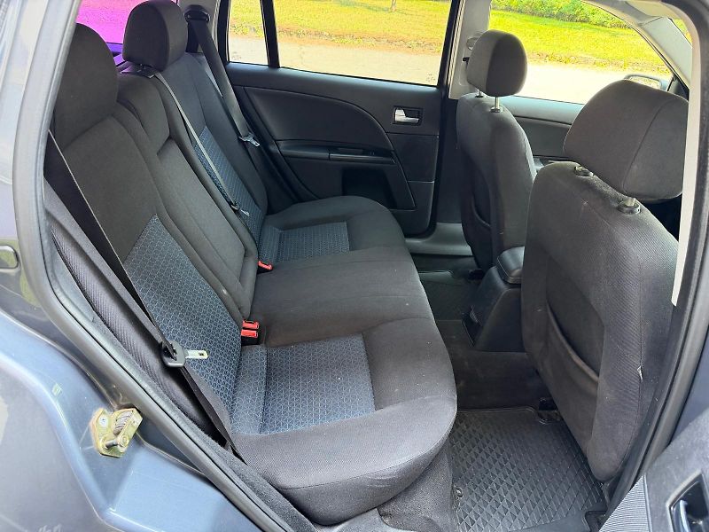 Ford Mondeo 2,0 TDCi Combi / 96 kW / - fotka 15 z 22