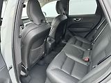 Volvo XC60 PLUS DARK B4 AWD 145kW - náhled 15