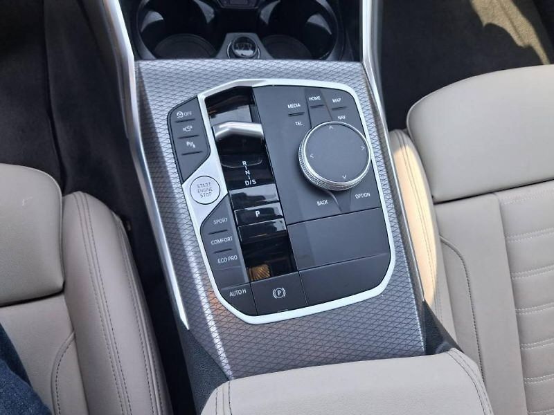 BMW Řada 3 330d xDrive Touring - fotka 14 z 17