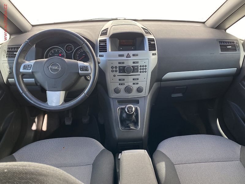 Opel Zafira (2012) 1.6i 7míst, Family - fotka 8 z 15