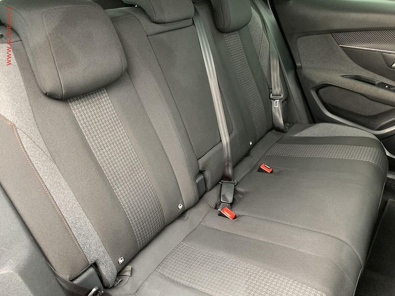 Peugeot 3008 (2019) 1.5HDi, Active, navi - fotka 11 z 18