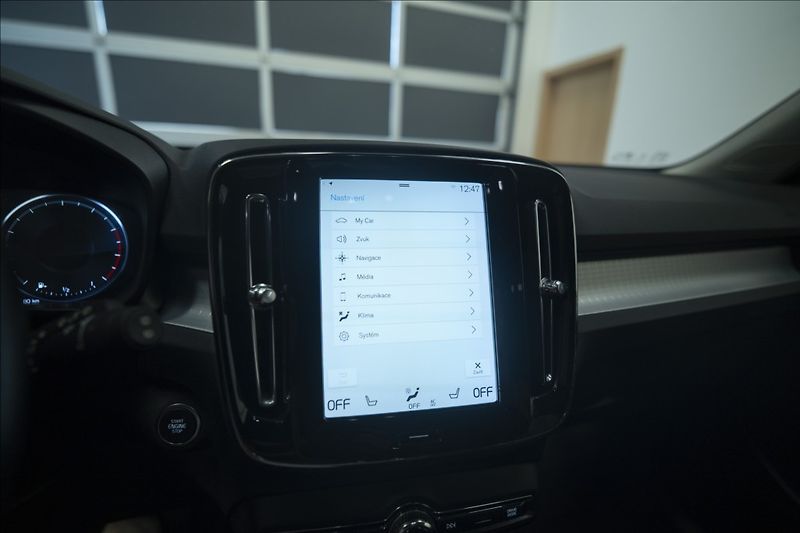Volvo XC40 2,0 T5 AWD NAVI KAMERA TAŽNÉ - fotka 38 z 47