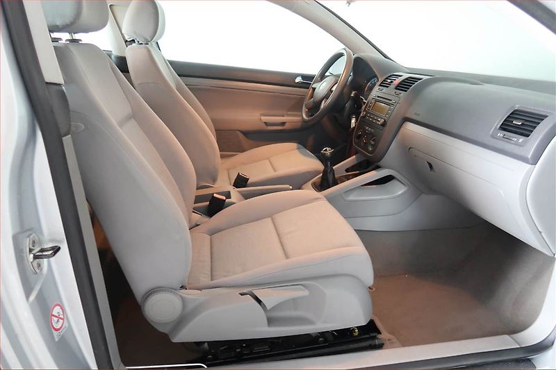 Volkswagen Golf (2004) 1.6 FSI, po STK, levný provoz - fotka 9 z 15