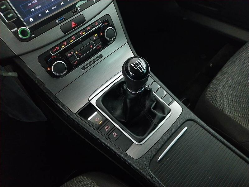 Volkswagen Passat (2011) Comfortline 1.8 TSI, po STK - fotka 13 z 18