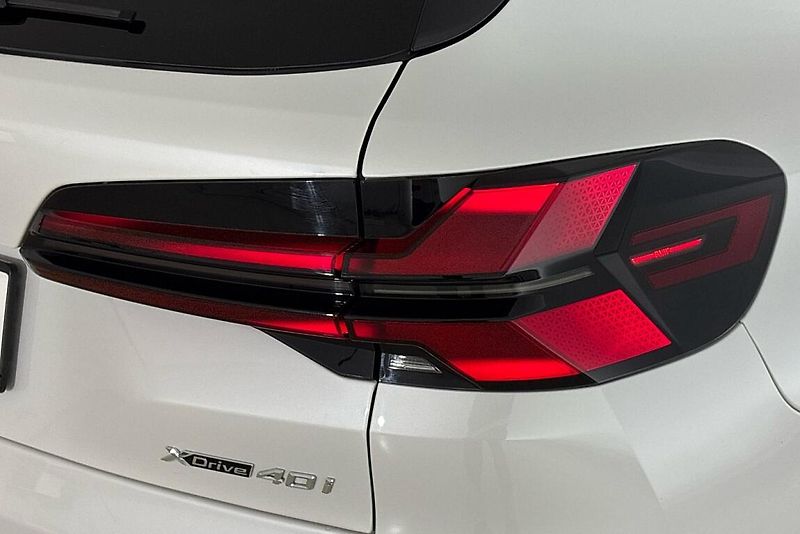 BMW X5 xDrive40i - fotka 5 z 29