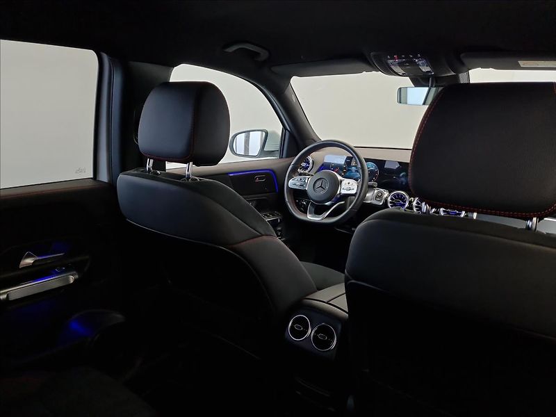 Mercedes-Benz GLB 200 4MATIC AMG Line - fotka 21 z 22