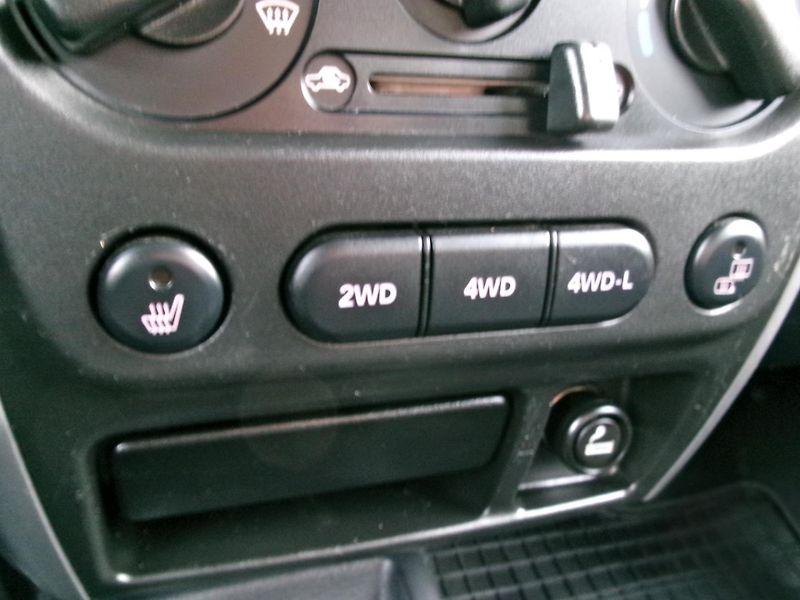Suzuki Jimny (2006) 1,3i KLIMA ALU VÝHŘEV TAŽNÉ - fotka 22 z 34