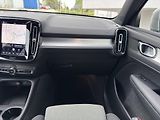 Volvo XC40 B3 FWD // CORE // 1. maj. //ČR - náhled 19