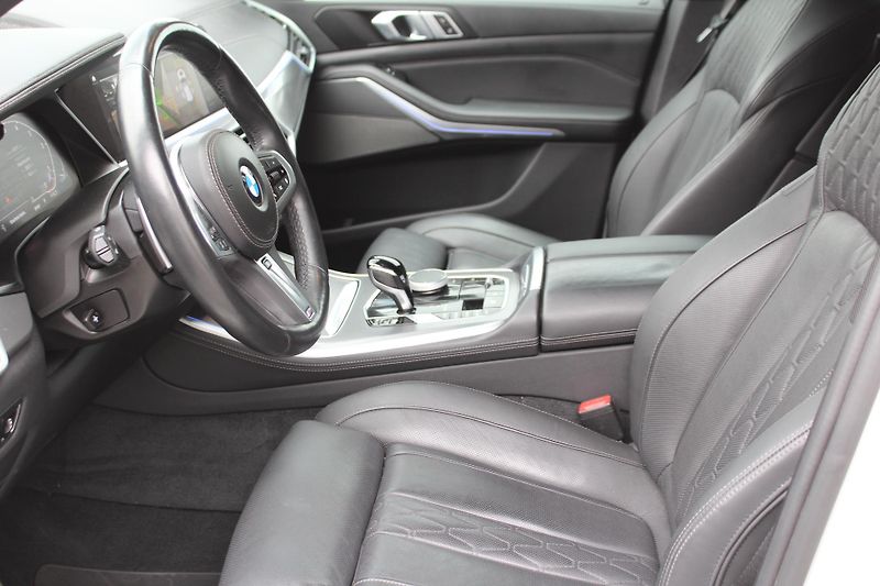 BMW X5 xDrive30d - fotka 11 z 28