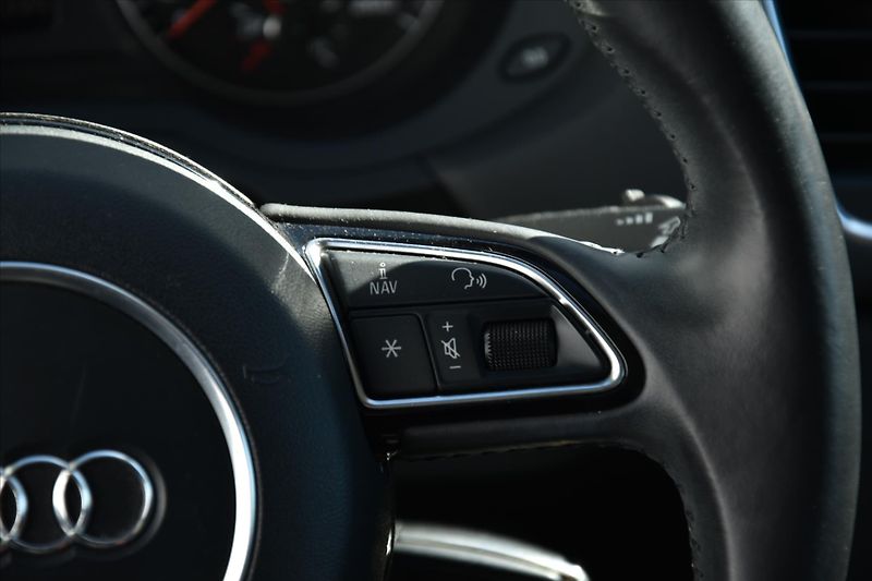 Audi Q3 2.0 TDI 130kW QUATTRO ČR - fotka 17 z 26